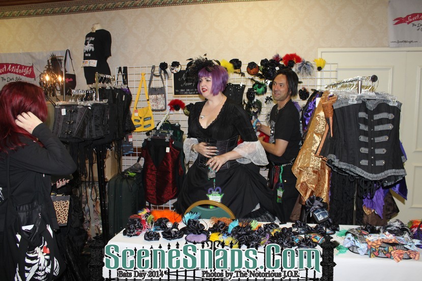 BLACK_MARKET_2014_0028_P_.JPG